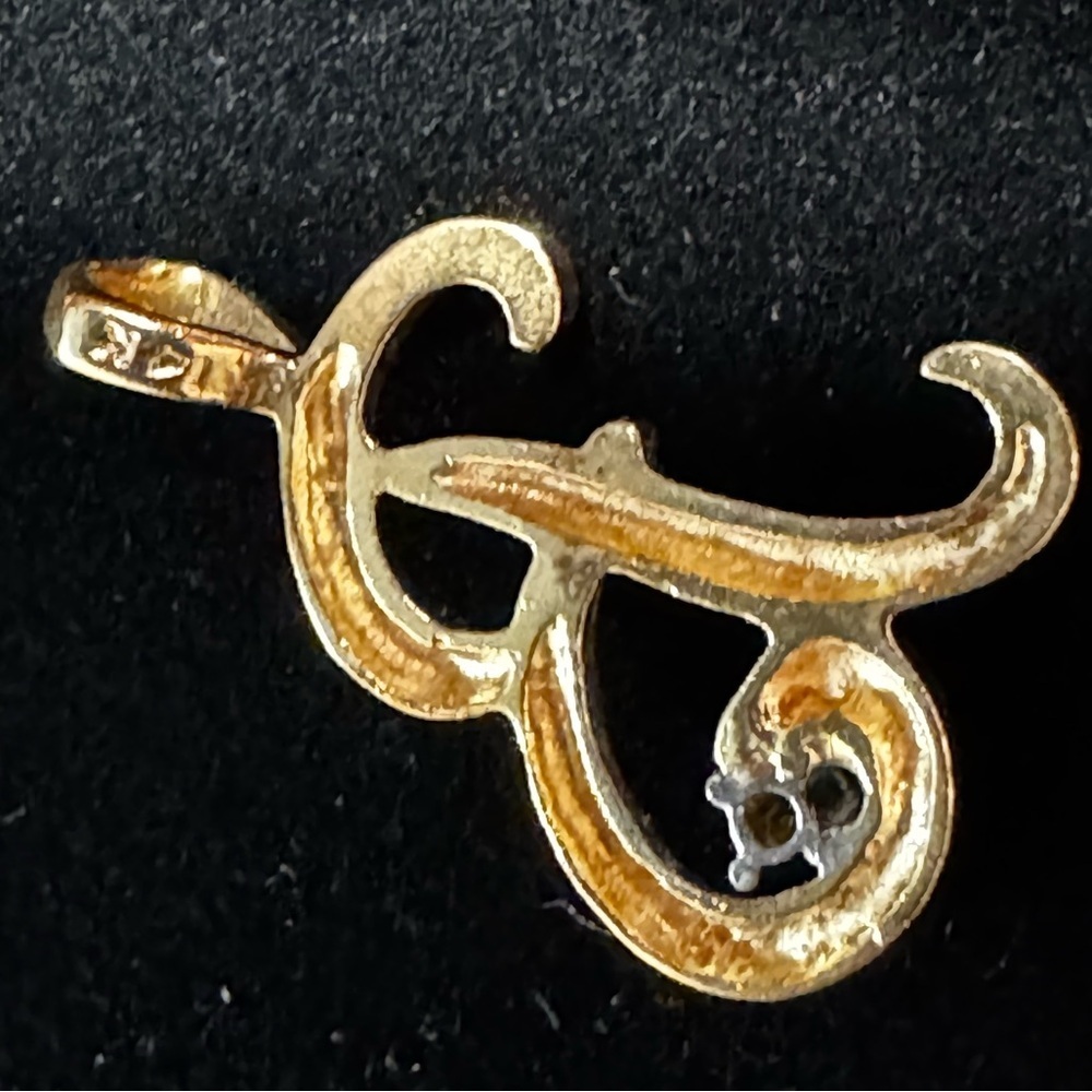 Vintage 14k Yellow Gold B initial Pendant with diamond accent - Picture 4 of 4